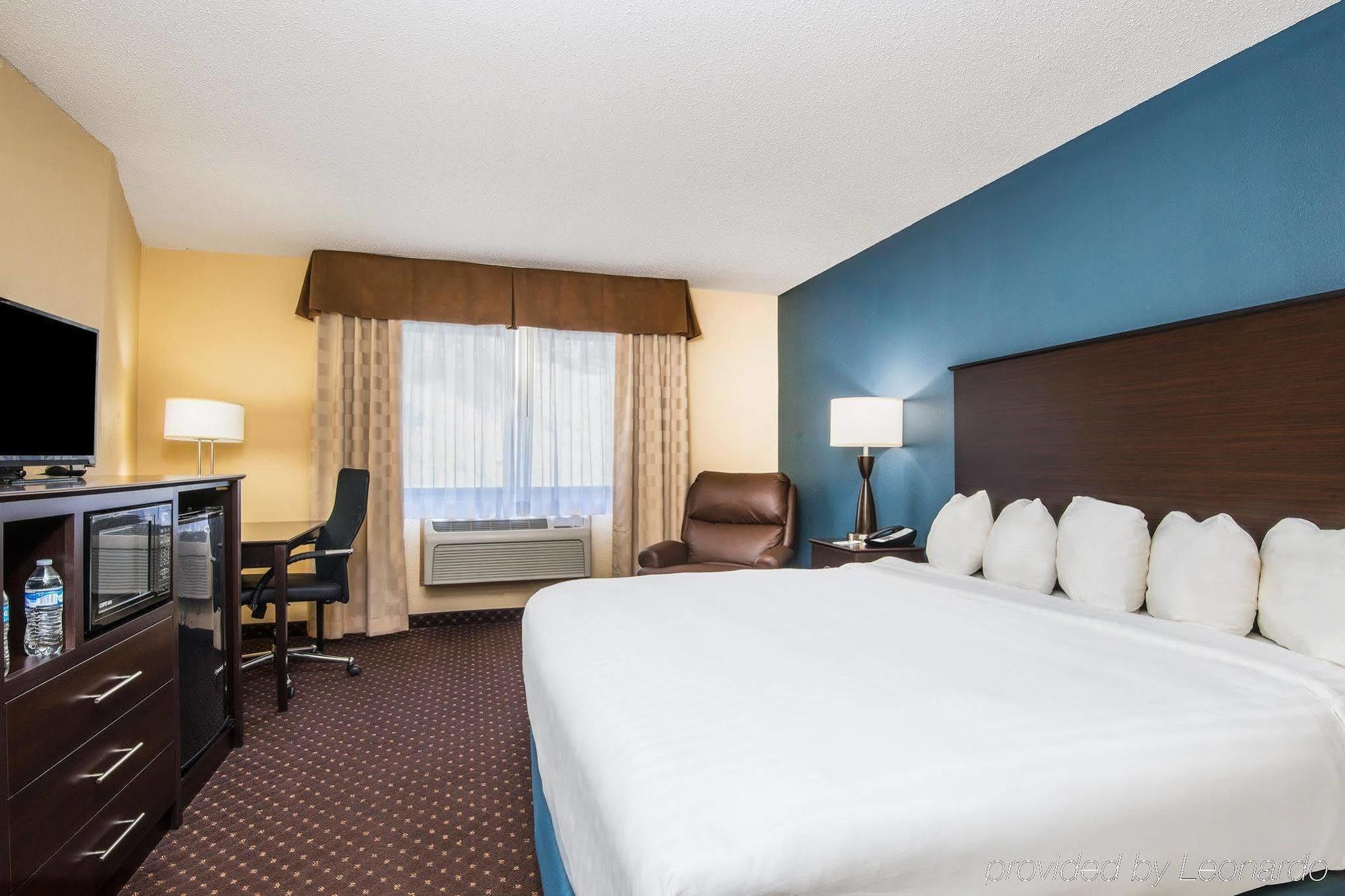 Americinn By Wyndham Eagle Ngoại thất bức ảnh