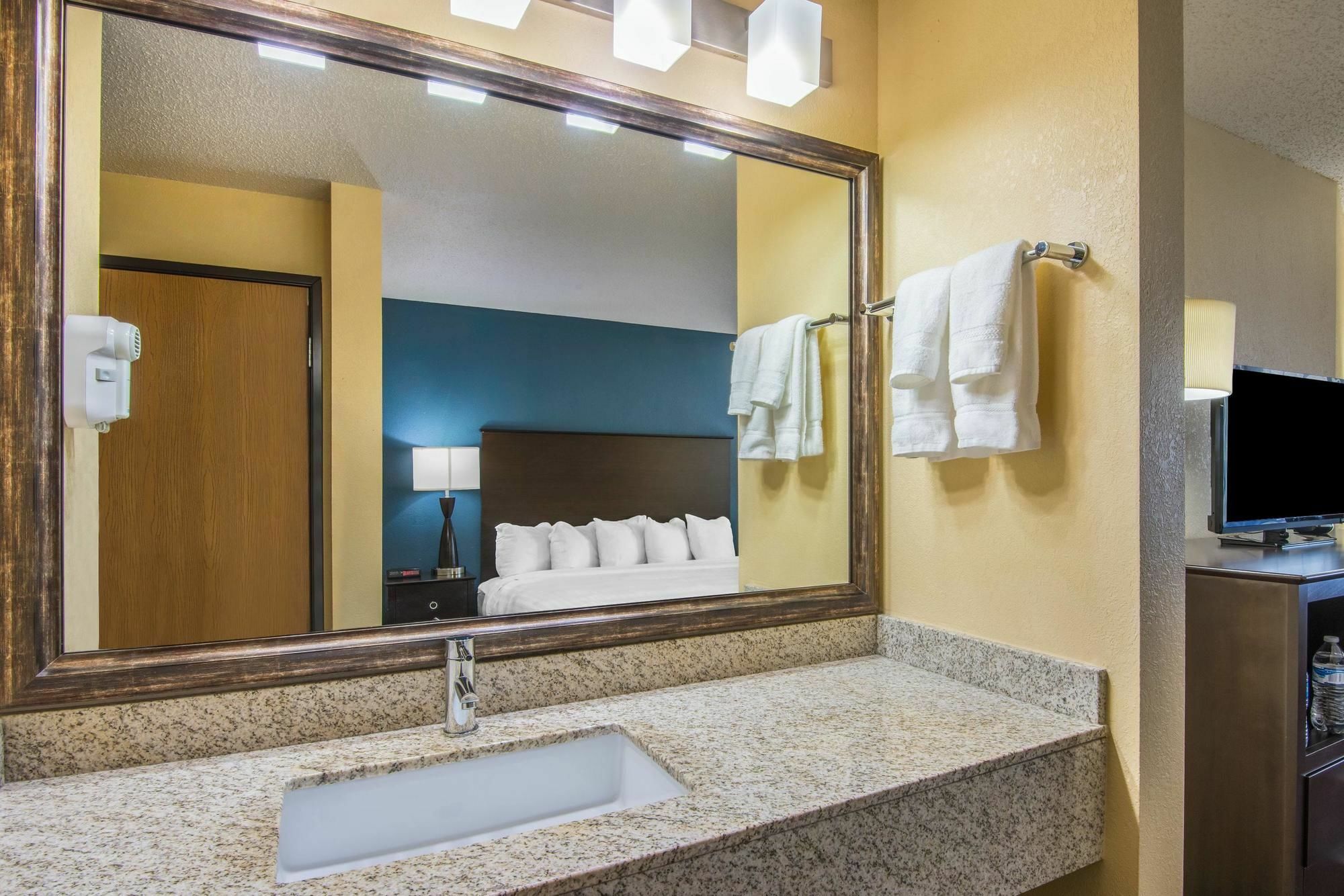 Americinn By Wyndham Eagle Ngoại thất bức ảnh